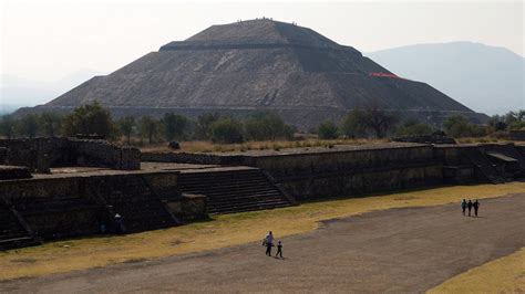 Den Magiska Stenen av Teotihuacan: En Mysteriös Ceremoniel Plattform och dess Roll i Prekolumbiansk Astronomi